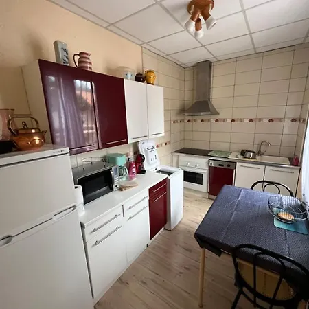 Grand F3 Vue Centre Proche Commerces *